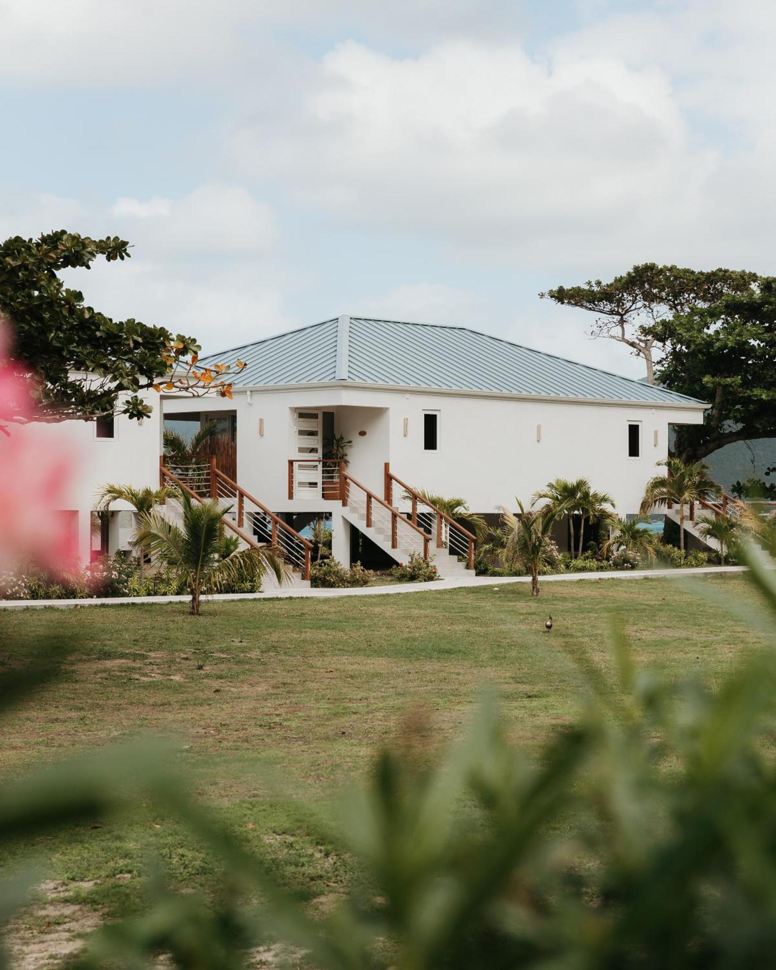 Long Bay Beach Resort Freshwater Pond Buitenkant foto